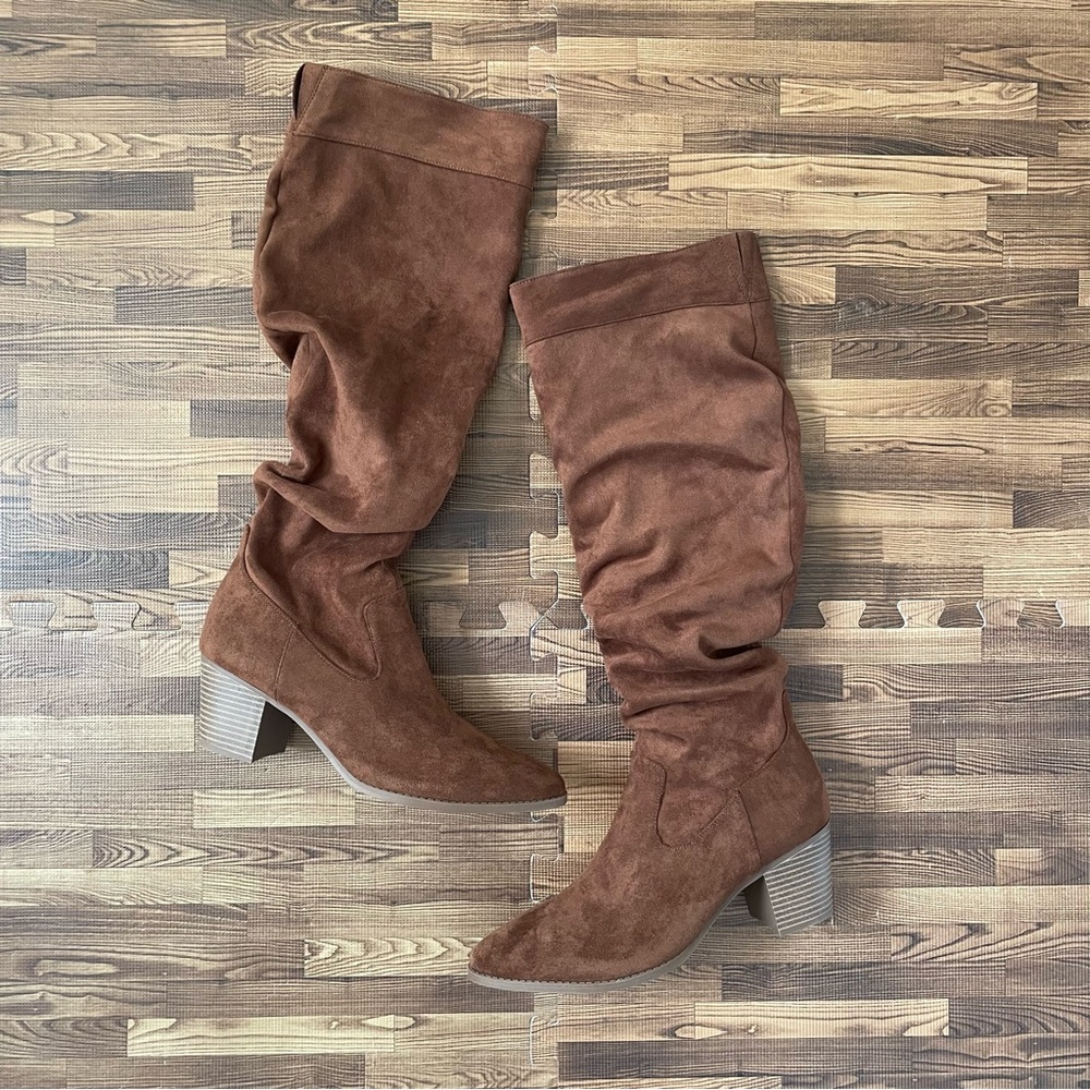 NWT Brown Suede Knee-High Memory Foam Boots 10